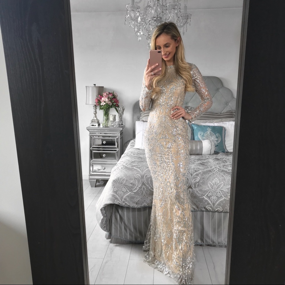 Long Sleeve Glitter Pattern Maxi Formal Dress - Picture 2 of 8